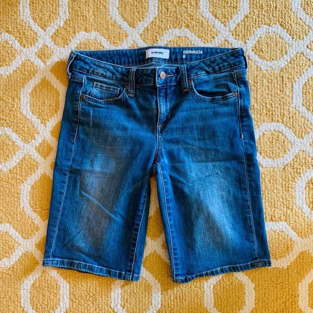 Woman’s Size 6 Capris